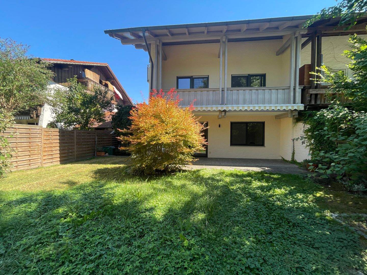 bild - Familienglück in Kolbermoor: Doppelhaushälfte mit Garten, Garage und viel Wohnkomfort