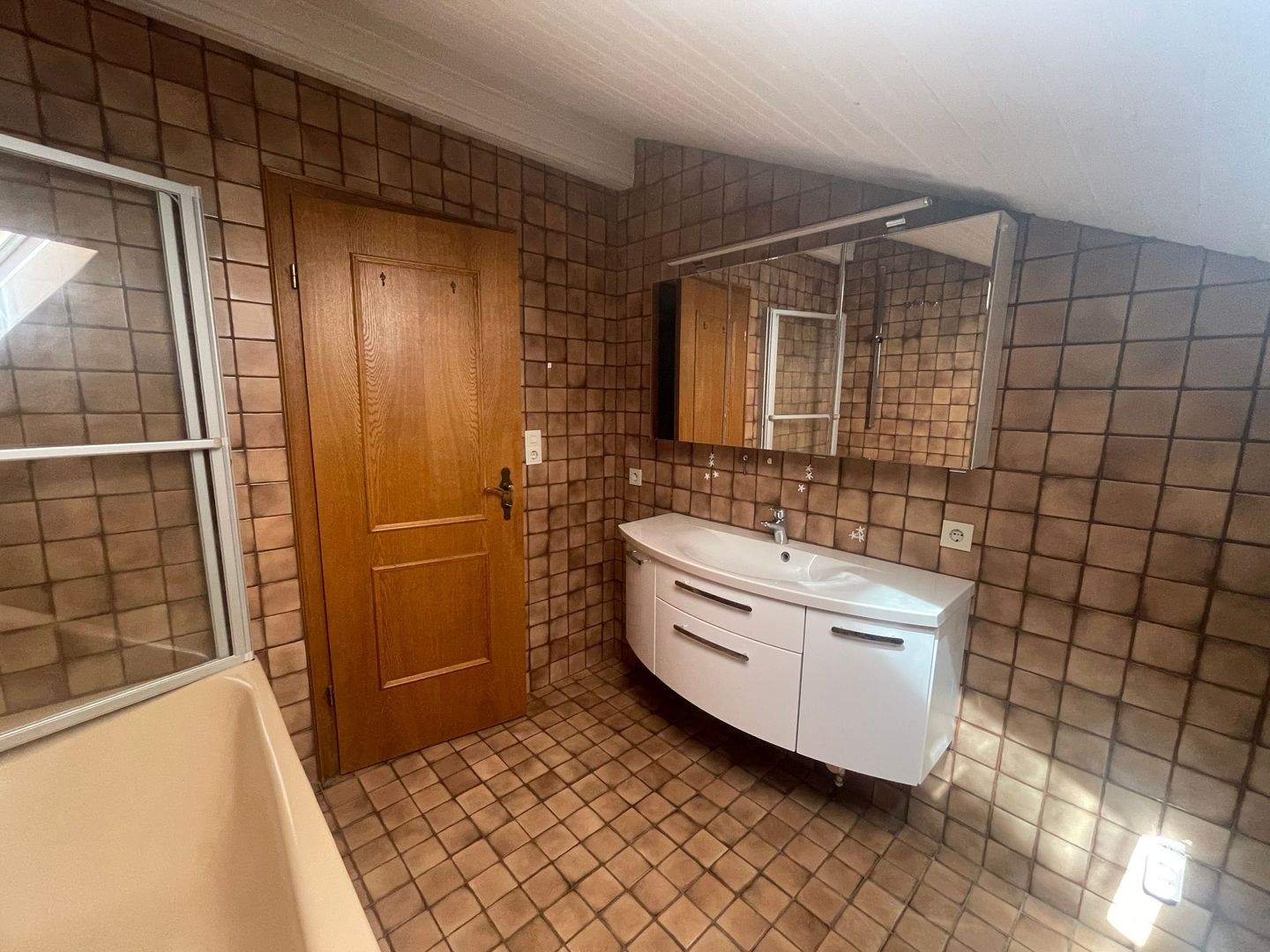 bild - Familienglück in Kolbermoor: Doppelhaushälfte mit Garten, Garage und viel Wohnkomfort