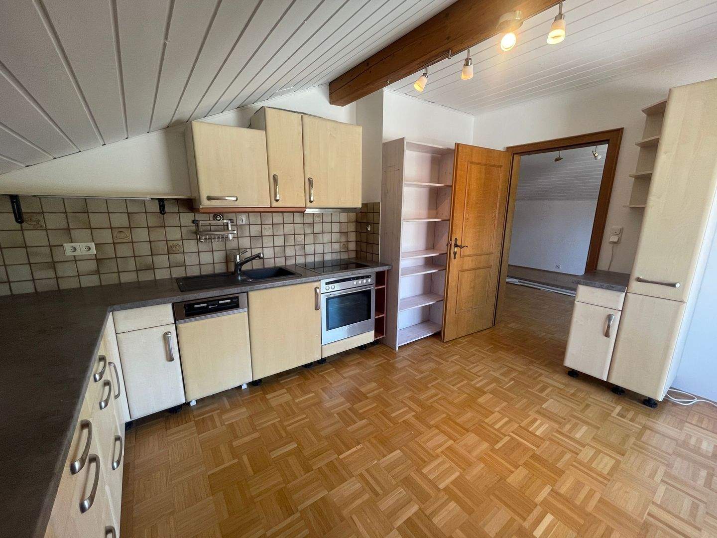 bild - Familienglück in Kolbermoor: Doppelhaushälfte mit Garten, Garage und viel Wohnkomfort