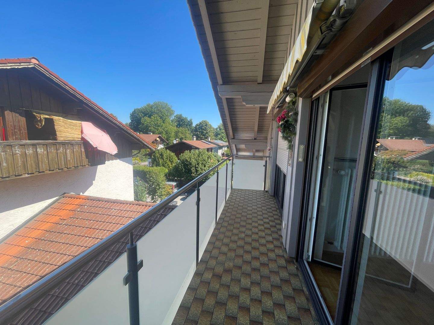 bild - Familienglück in Kolbermoor: Doppelhaushälfte mit Garten, Garage und viel Wohnkomfort