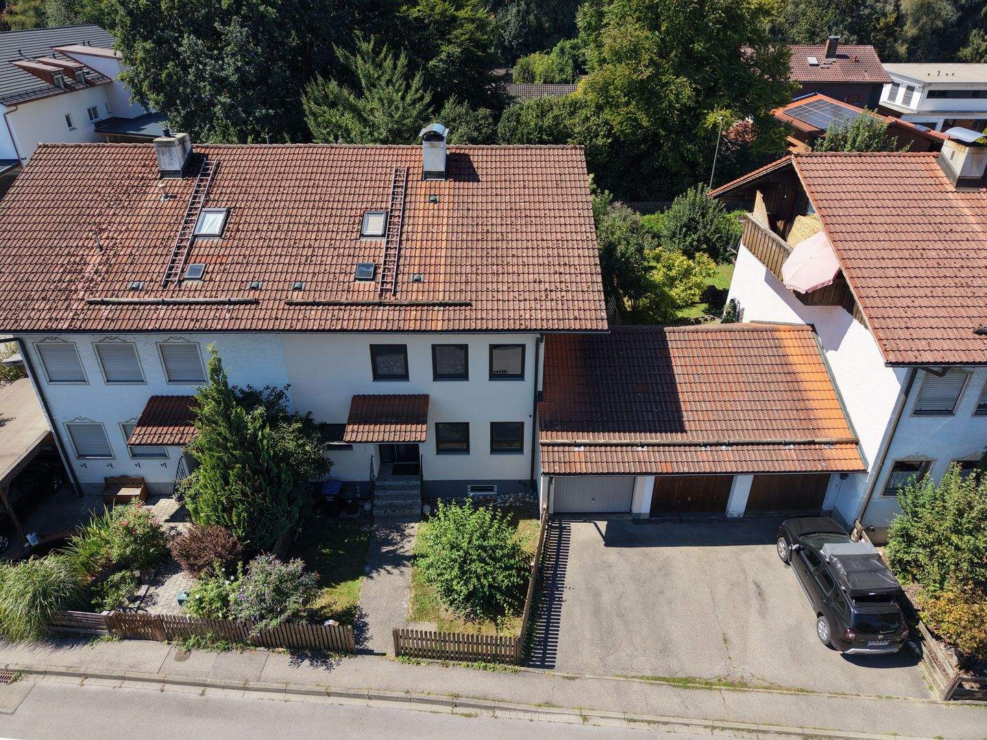 bild - Familienglück in Kolbermoor: Doppelhaushälfte mit Garten, Garage und viel Wohnkomfort