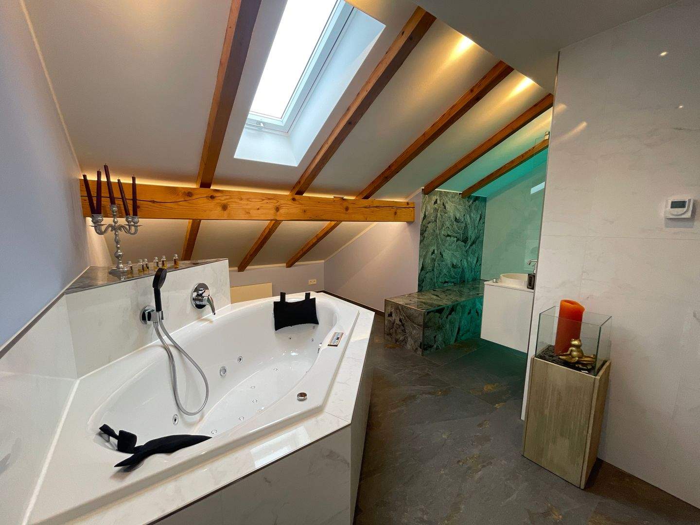 bild - Platz für die Familie – großzügige Maisonettewohnung mit eigenem Wellnessbereich in Kolbermoor